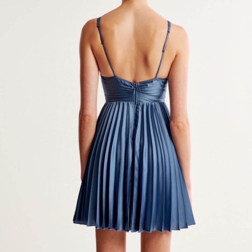 Abercrombie & Fitch Giselle‎ Pleat Mini Dress Blue Satin M Wedding Cocktail NWT - Picture 3 of 11